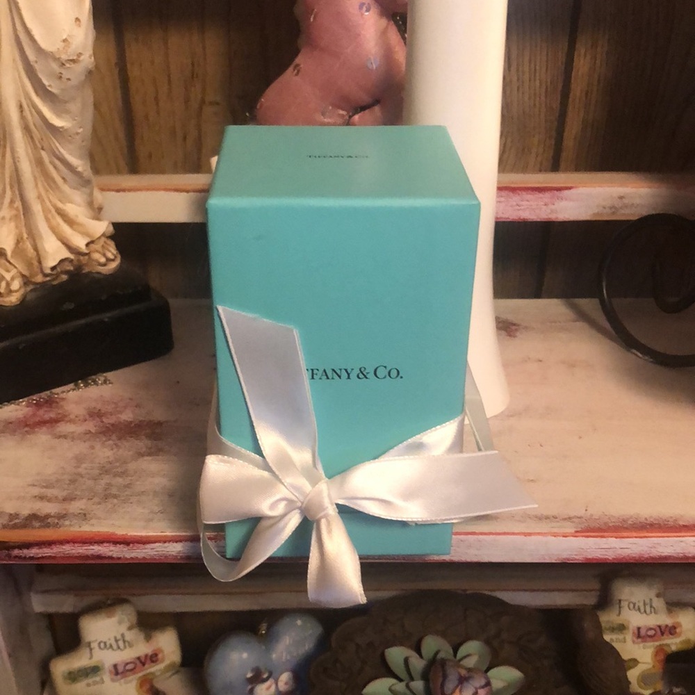 New Tiffany & Co. Eau De Parfum 2.5 Fl. Oz. Natural Spray Vaporisateur - Picture 9 of 17